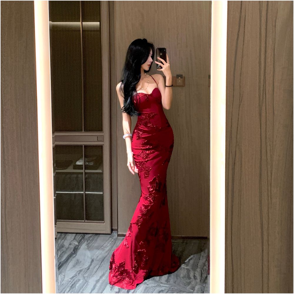 A niche evening dress dress banquet engagement Christmas red dress sexy suspender backless dress long version hip hugging skirt image 1