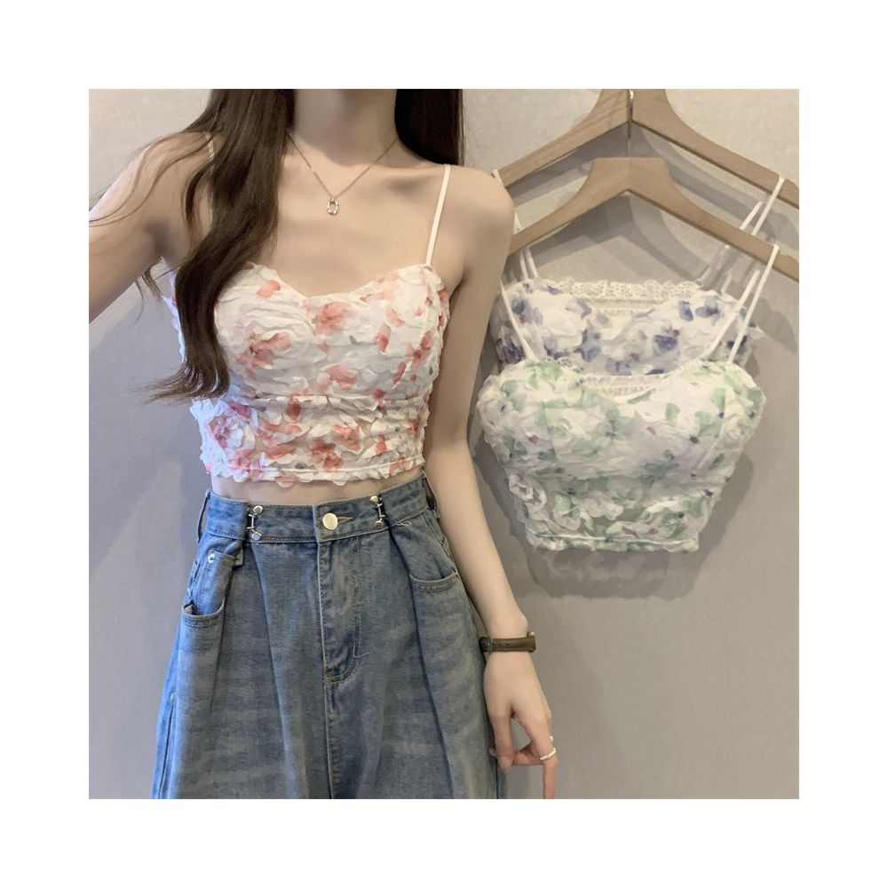 Wearing a floral camisole with breast pads for women in summer a sexy back bra for both indoor and outdoor wear a one piece bra and a strapless top