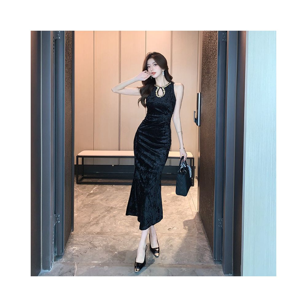 Elegant Gold Velvet Dress for Women Autumn Winter Slim Fit Waist Defining Hip Hugging Skirt Beaded and Hollowed Out Fishtail Dress
