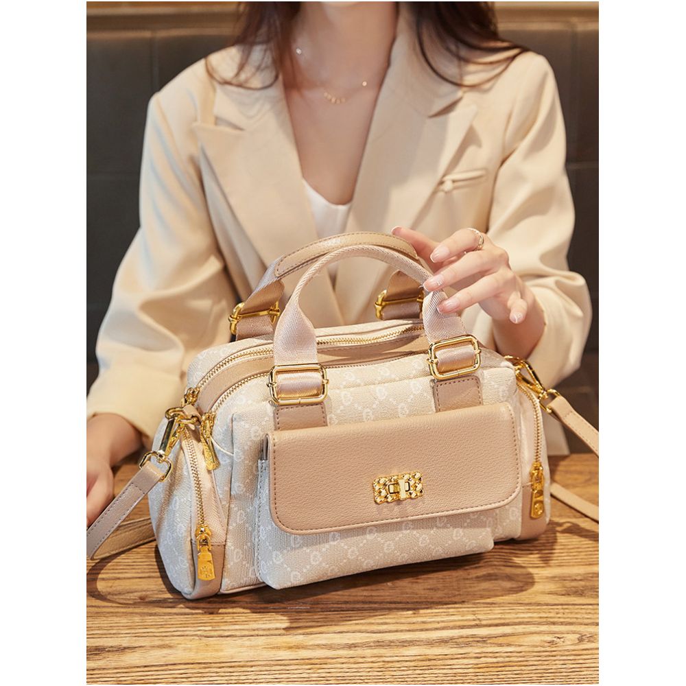 Boston brand women s bags 2025 new genuine leather handbag pillow bag fashionable shoulder bag simple crossbody bag image 1