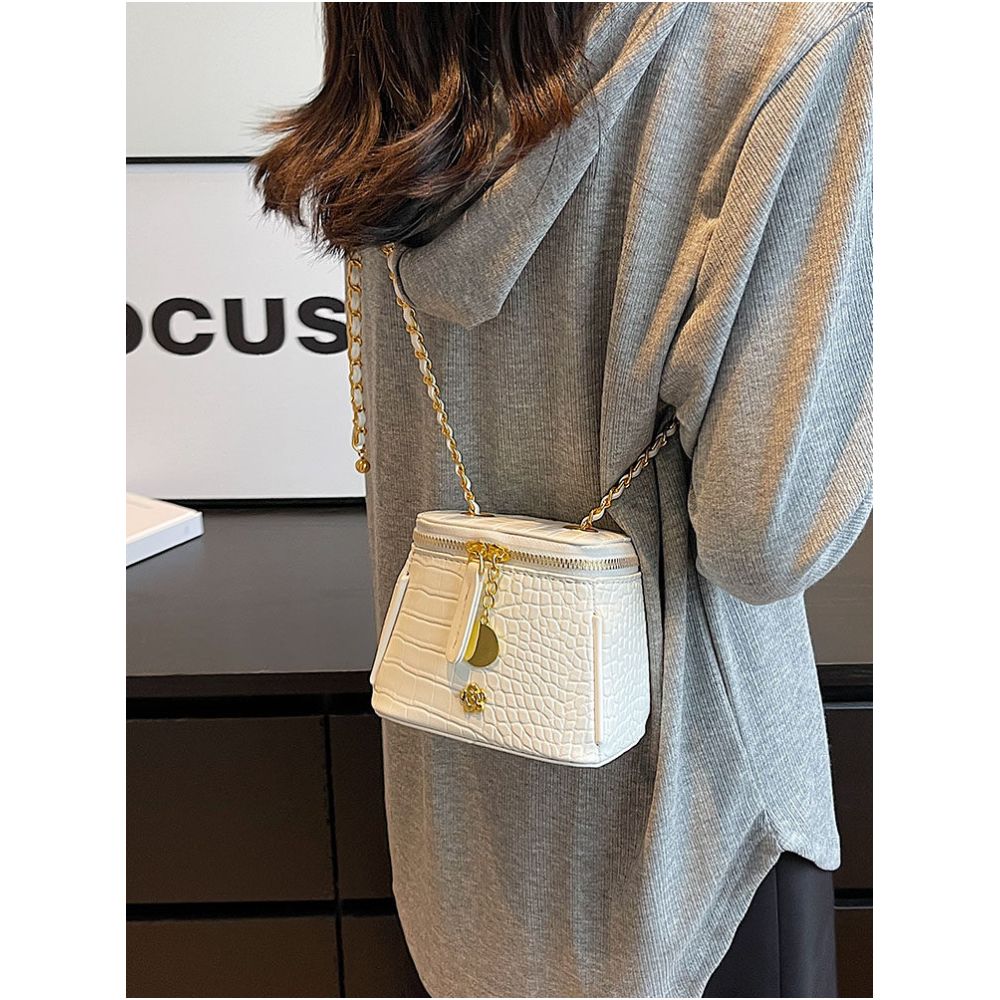 Korean style casual and fashionable high end small bag for women new 2025 summer fashion bucket bag niche trendy crossbody bag image 3