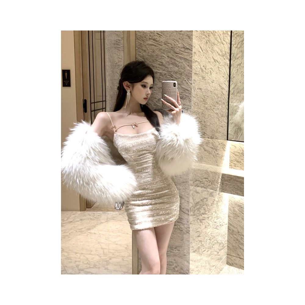 A sophisticated and sexy halter neck dress with a high end feel perfect for a chic and stylish look featuring a fitted waist and bodycon silhouette ideal for winter 2026 image 1