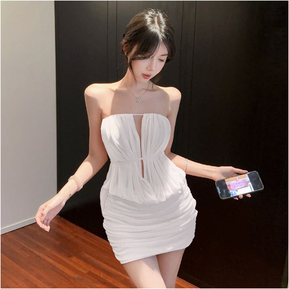 Internet celebrity pure desire sexy style low cut hanging neck dress with hollowed out pleats at the back for slimming and slimming pleated hip hugging short skirt image 4
