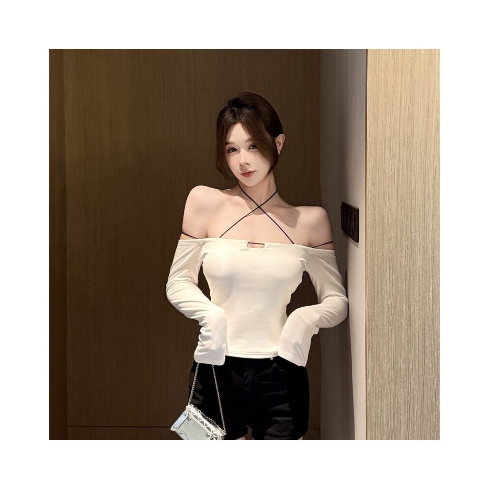 Pure desire for a one neck strap hanging neck base shirt for women s 2025 autumn and winter new style French style interior long sleeved T shirt top image 4