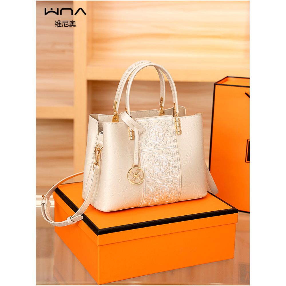 26 year new product Vinio Chinese style embroidered handbag with large capacity mom bag practical birthday gift for wife image 0