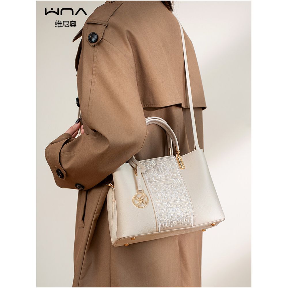 26 year new product Vinio Chinese style embroidered handbag with large capacity mom bag practical birthday gift for wife image 3