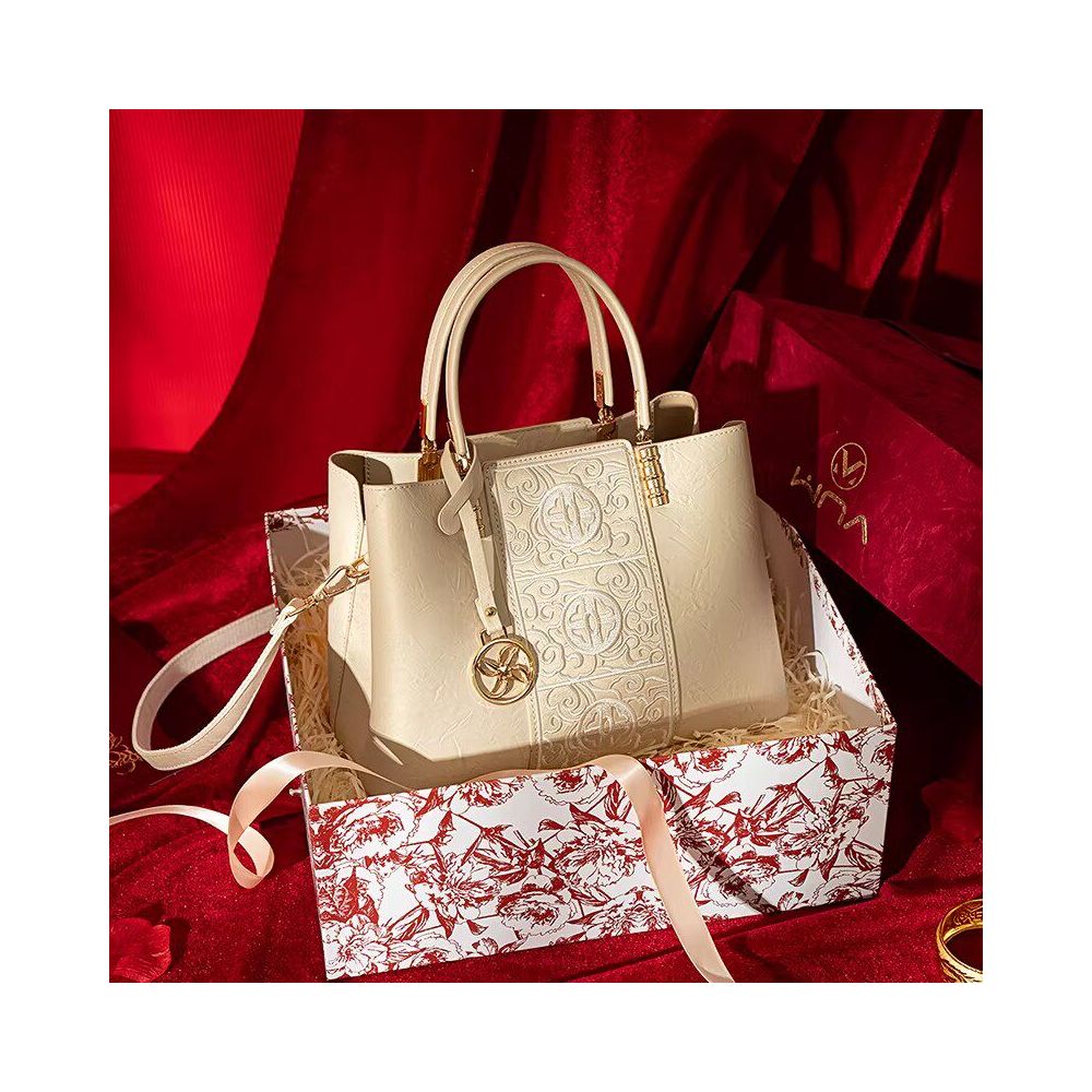 26 year new product Vinio Chinese style embroidered handbag with large capacity mom bag practical birthday gift for wife
