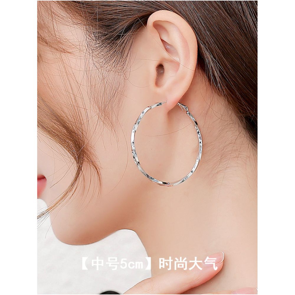 European and American earrings with fashionable temperament 2025 new explosive style exaggerated large circle earrings for women 925 silver needle ear buckle image 2