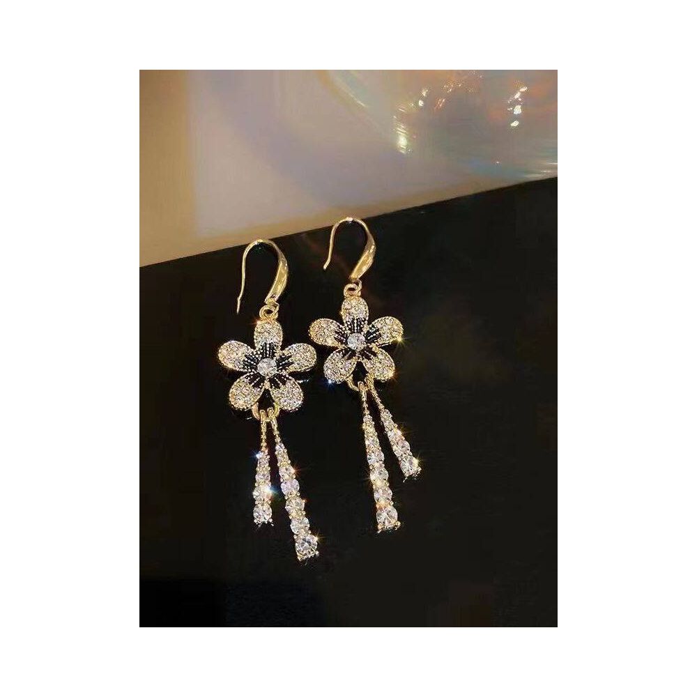 Super fairy flower long tassel ear hook women s high end feeling earrings temperament light luxury niche personality earrings French retro image 3