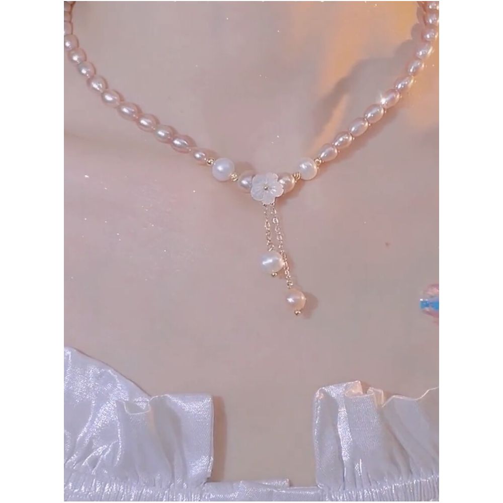 Outlet Discount Small Flowers Butterfly Pulling Pearl Necklace Women s Light Luxury Design Neck Chain Lock Bone Chain Accessories image 2