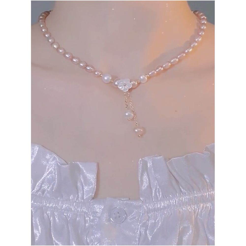 Outlet Discount Small Flowers Butterfly Pulling Pearl Necklace Women s Light Luxury Design Neck Chain Lock Bone Chain Accessories image 4