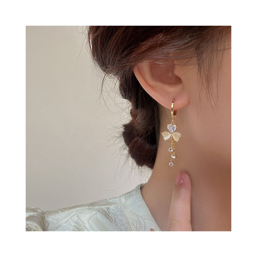 Light luxury clover earrings 2026 new item niche design high end tassel earrings feminine temperament autumn and winter earrings image 4