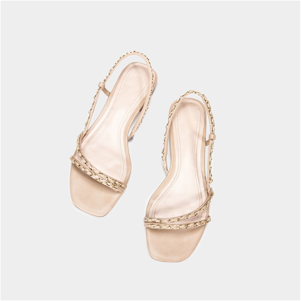 Accompanying you on the 2026 spring summer new chain flat beach shoes ins Korean version versatile fairy style Roman sandals image 1