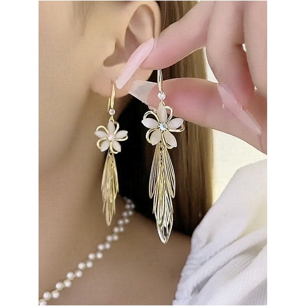 New Japanese and Korean earrings with high end and fashionable temperament cat s eye stone flower tassel earrings women s long tassel earrings image 2