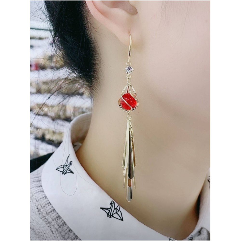 Japanese and Korean internet famous trendy tassel sequin earrings for women with a high end temperament and a long personalized fashionable and versatile earring design image 1