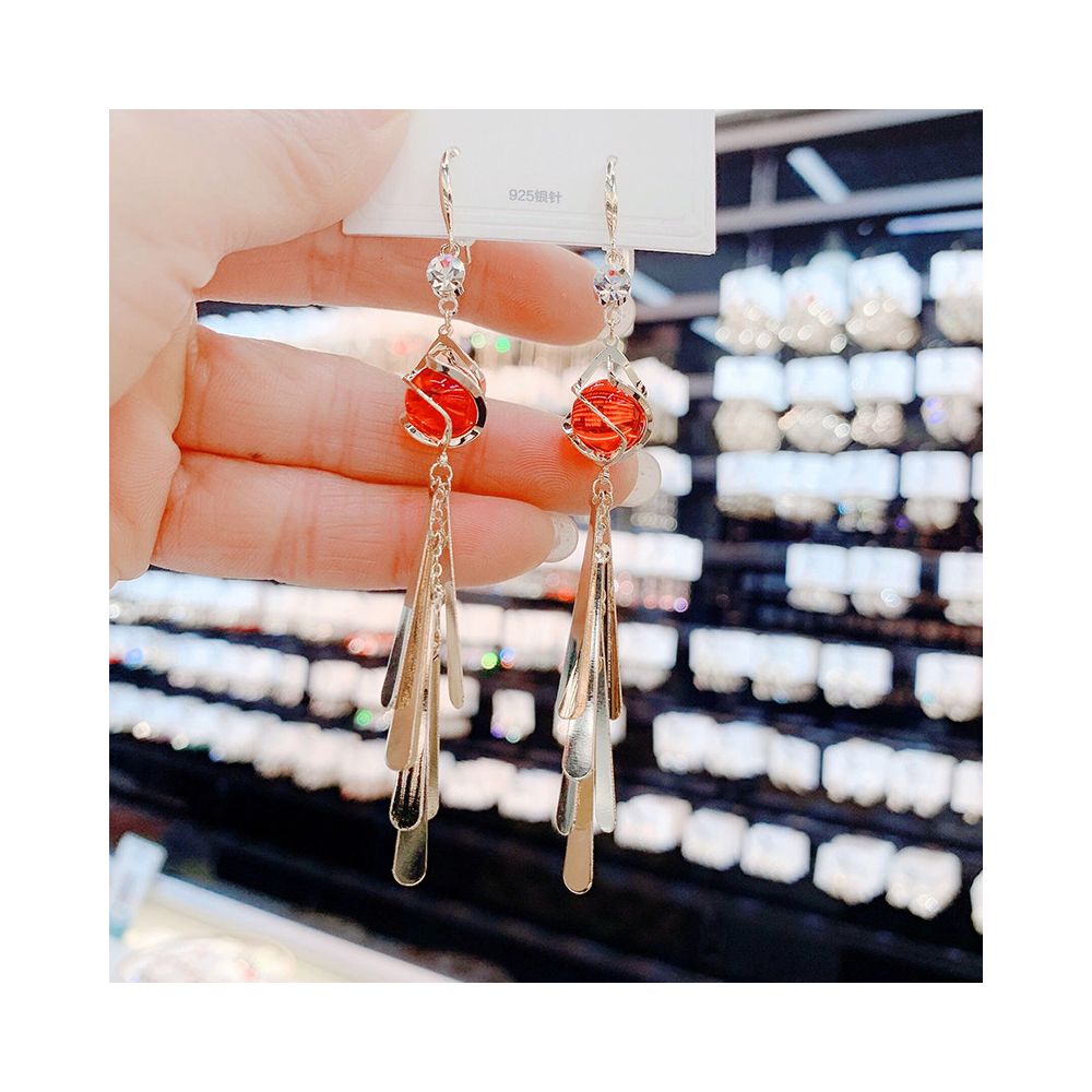 Japanese and Korean internet famous trendy tassel sequin earrings for women with a high end temperament and a long personalized fashionable and versatile earring design image 2