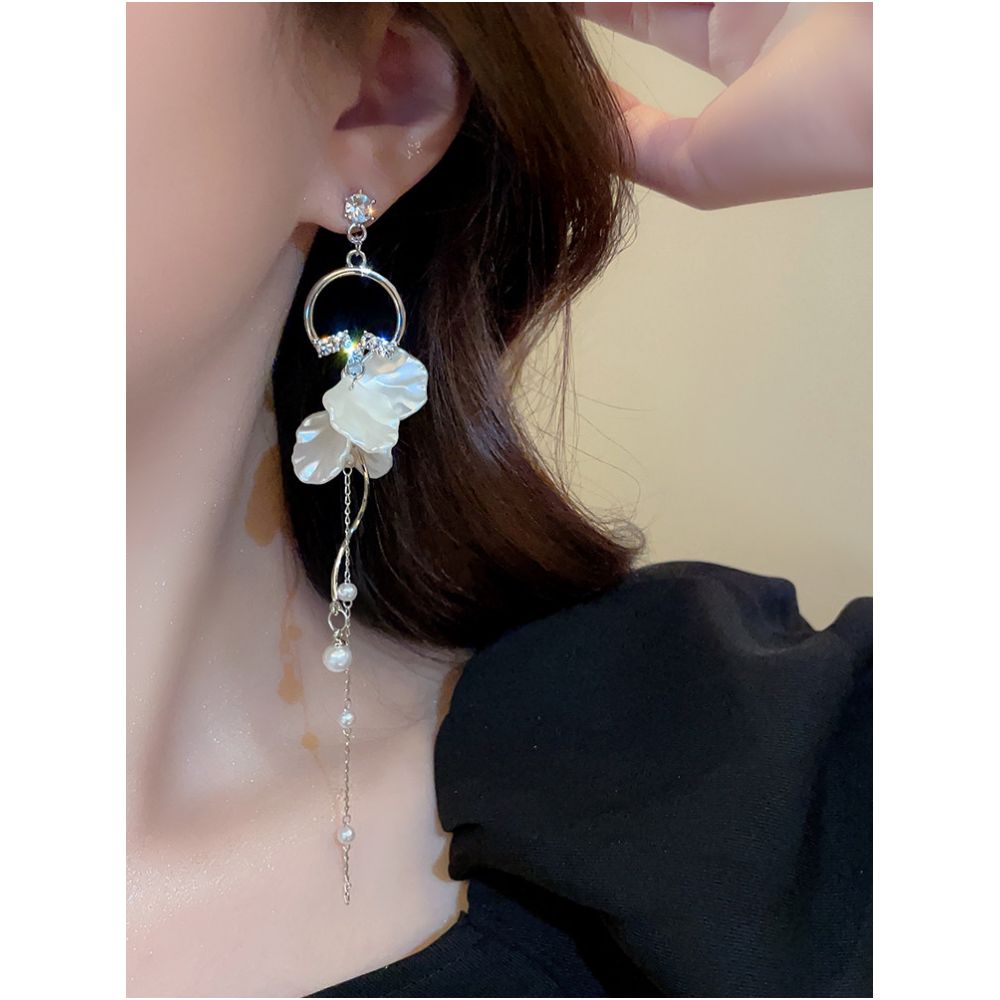 Super fairy long tassel petal pearl earrings with niche design high end earrings light luxury earrings exquisite commuting style image 3