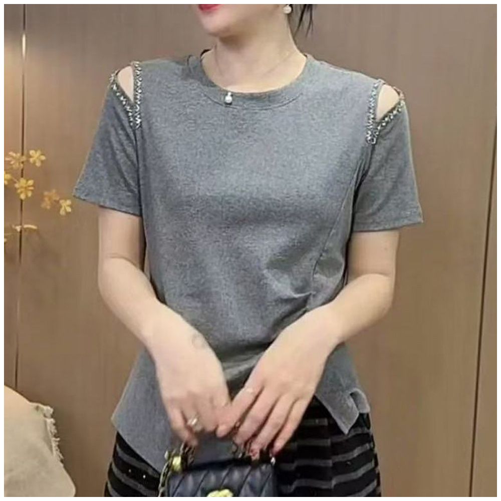 This stylish new summer T shirt features a unique design with hollowed out beading details making it a youthful and flattering base layer It s also a versatile and slimming option