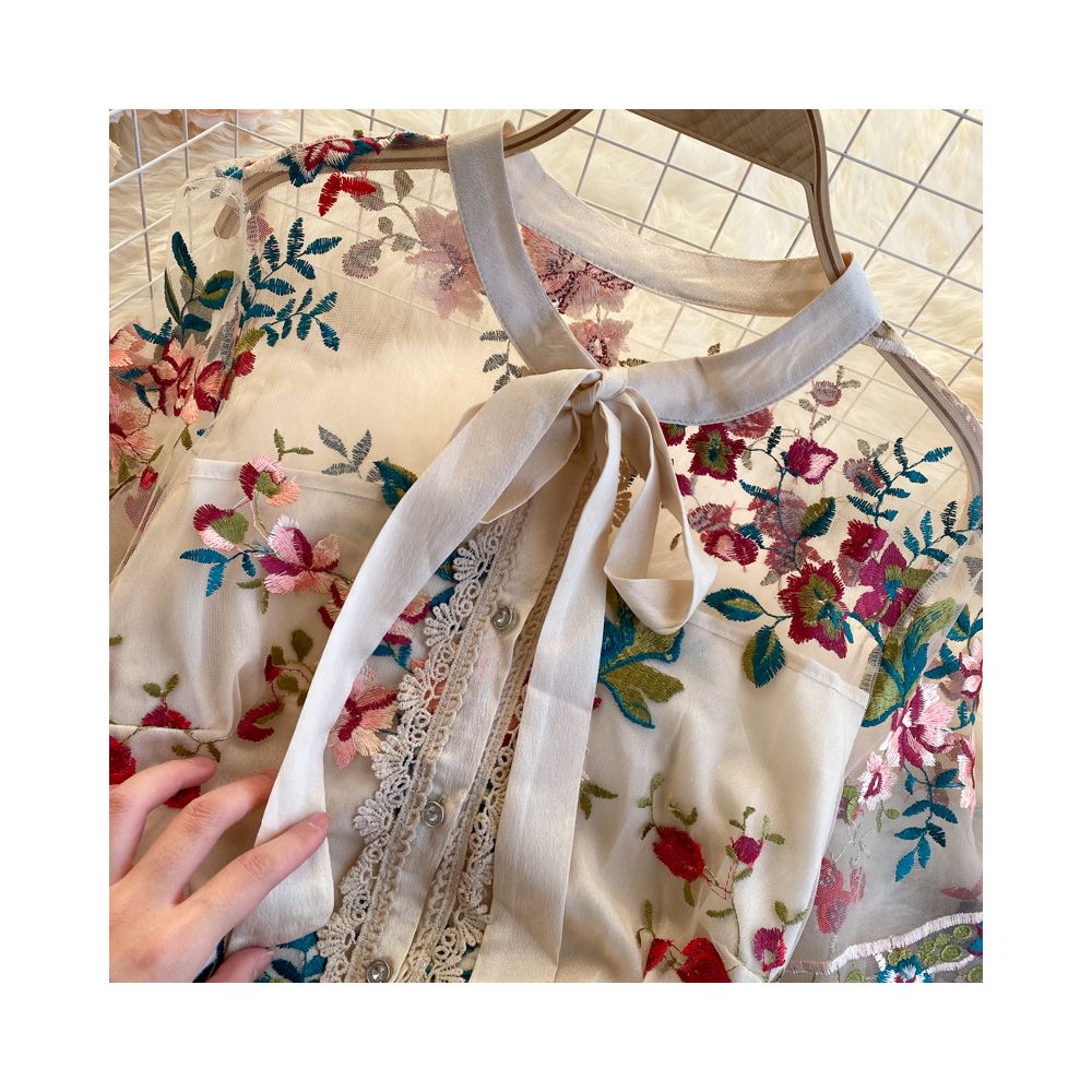 French niche Hepburn style dress 2022 new style color blocked bow collar short sleeved slimming embroidered floral dress image 3