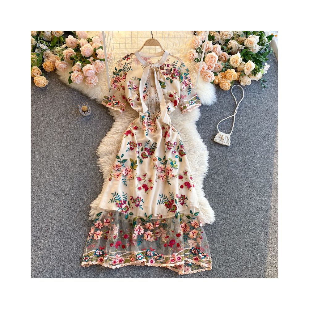 French niche Hepburn style dress 2022 new style color blocked bow collar short sleeved slimming embroidered floral dress
