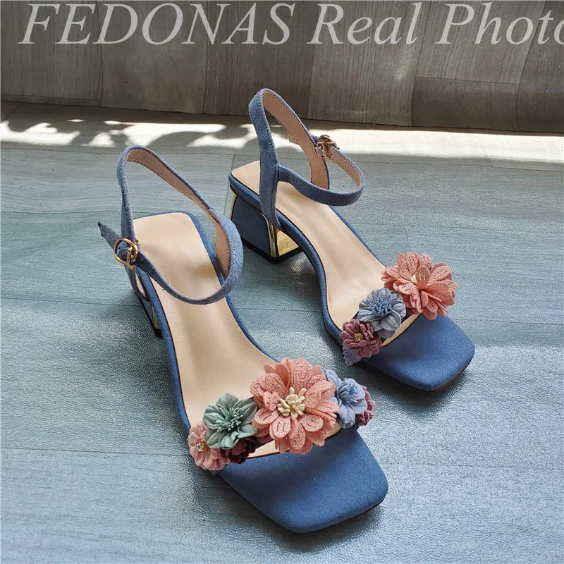 New Fashion Floral Comfortable Women's Sandal Fashion Simple Open-toe Low Heel Chunky Button Sandal