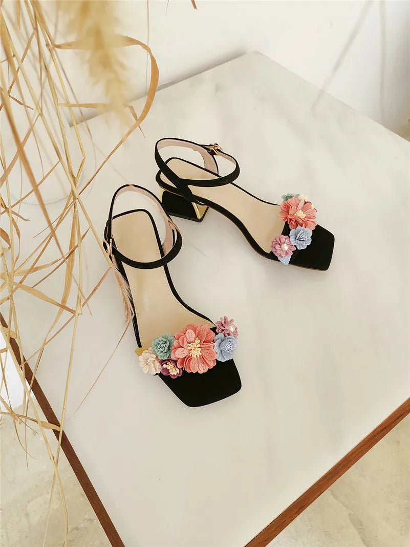 New Fashion Floral Comfortable Women's Sandal Fashion Simple Open-toe Low Heel Chunky Button Sandal