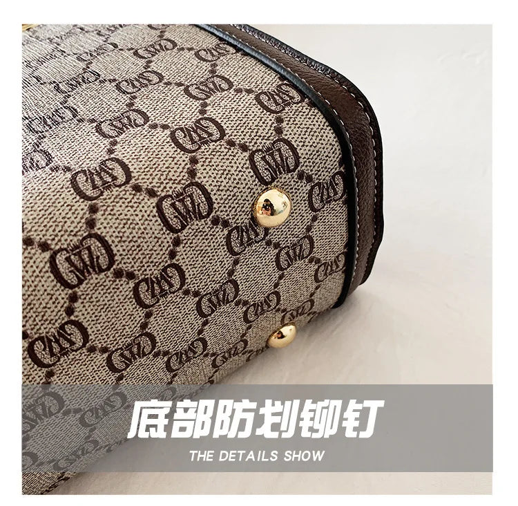 Women's Bag 2025 New Fashion European and American Retro Print Large Capacity Tote Bag Chain Shoulder Underarm Bag Wholesale