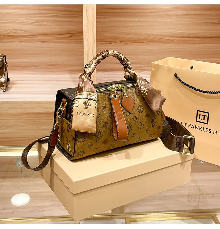 Brand women's handbag 2025 new autumn and winter high-end texture niche designer light luxury shoulder crossbody bag pillow bag