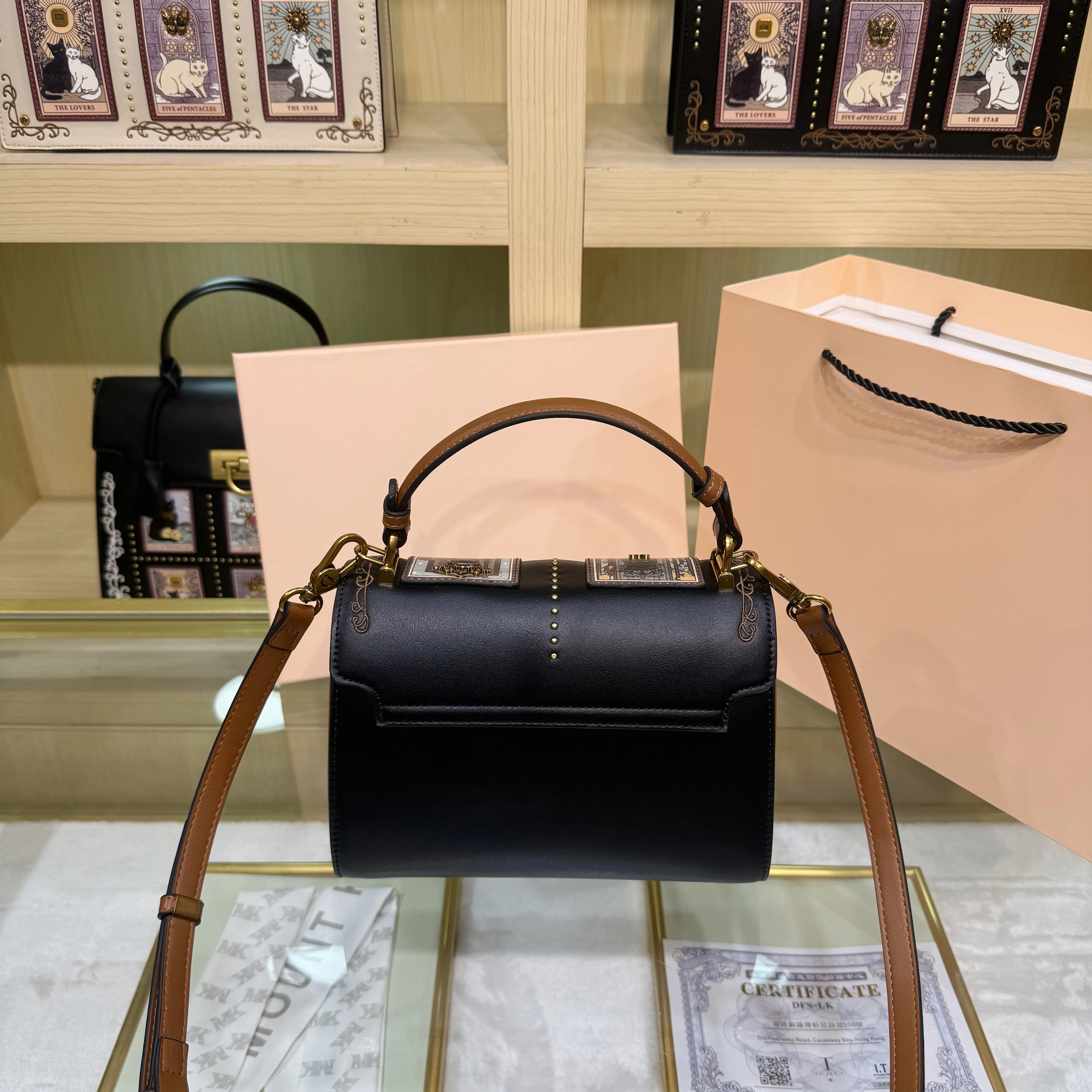 Luxury Designer Bags with Cute Cartoon Printing and Delicate Embroidery Design Vintage and New Fashion Shoulder Pillow Bag