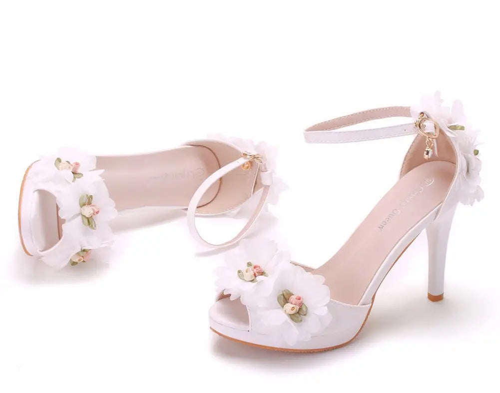 Summer new round-toed fish mouth white PU rhinestone lace flower wedding shoes banquet large size thin high-heeled women sandals