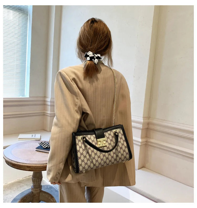 Women's Bag 2025 New Fashion European and American Retro Print Large Capacity Tote Bag Chain Shoulder Underarm Bag Wholesale