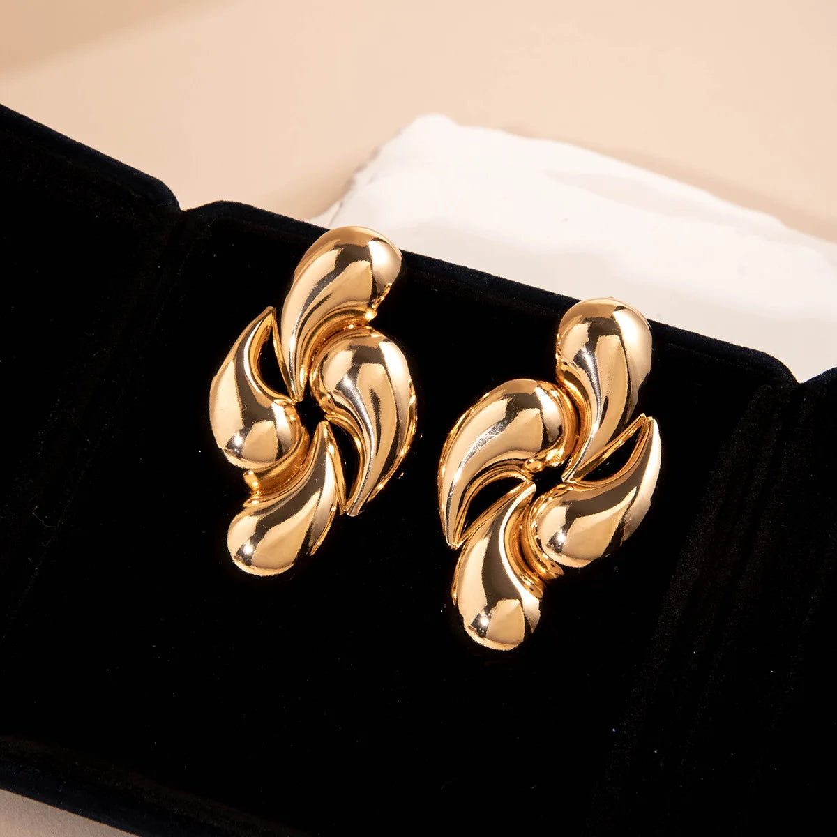 Minimalism Personality Metal Drop Earrings for Women Leaf Round Water Droplet Butterfly Twist Metal Earrings Geometry Jewelry