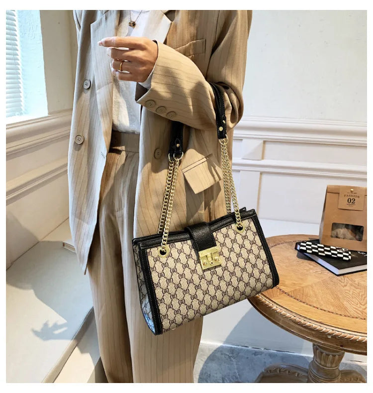 Women's Bag 2025 New Fashion European and American Retro Print Large Capacity Tote Bag Chain Shoulder Underarm Bag Wholesale