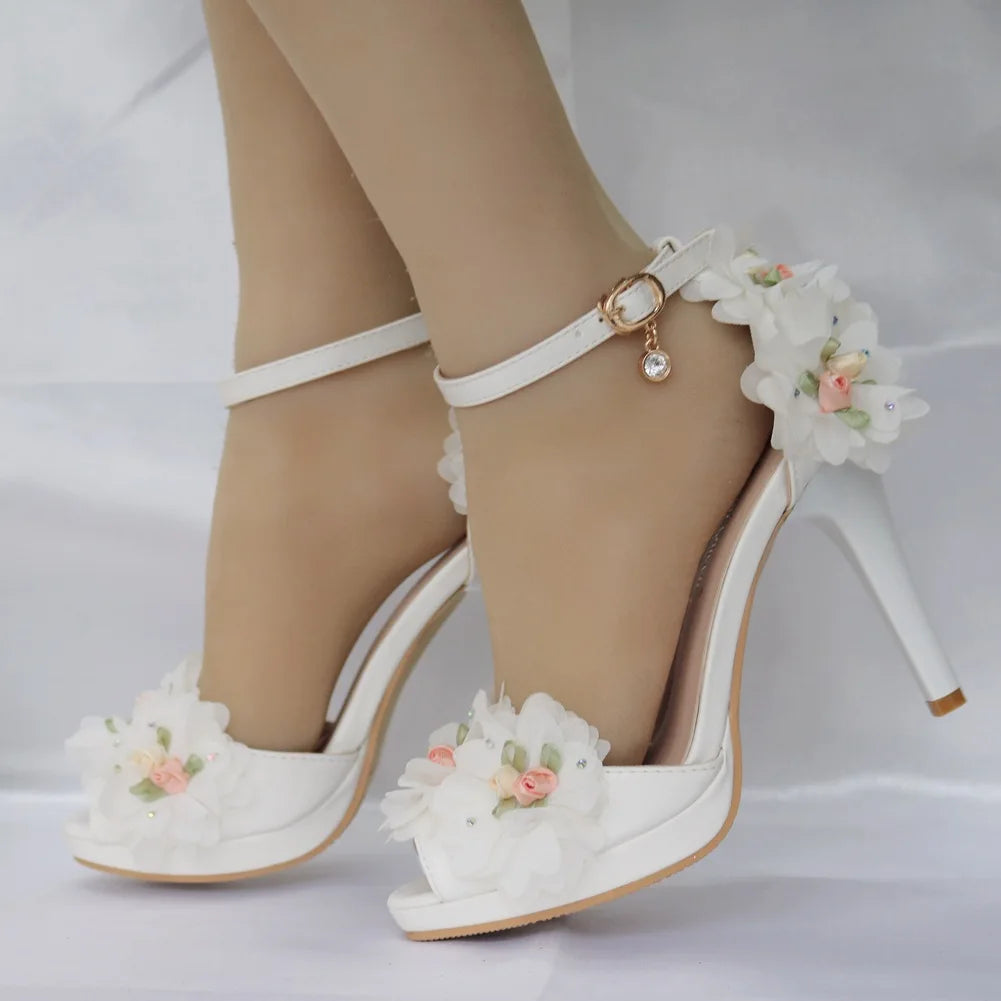 Summer new round-toed fish mouth white PU rhinestone lace flower wedding shoes banquet large size thin high-heeled women sandals