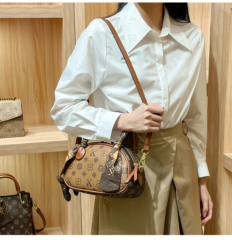 Brand women's handbag 2025 new autumn and winter high-end texture niche designer light luxury shoulder crossbody bag shell bag