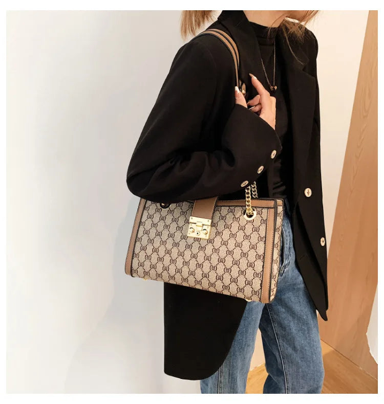 Women's Bag 2025 New Fashion European and American Retro Print Large Capacity Tote Bag Chain Shoulder Underarm Bag Wholesale