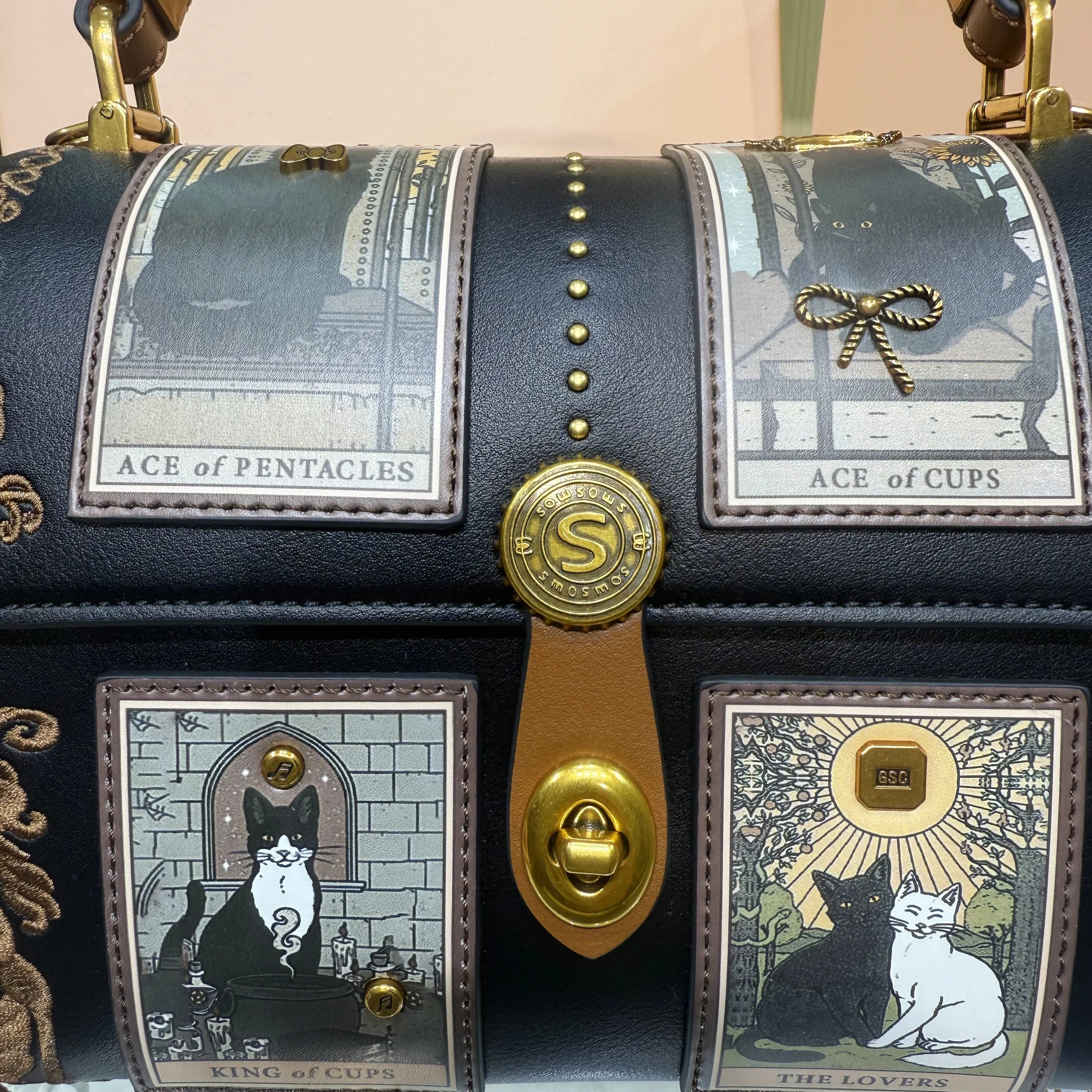 Luxury Designer Bags with Cute Cartoon Printing and Delicate Embroidery Design Vintage and New Fashion Shoulder Pillow Bag