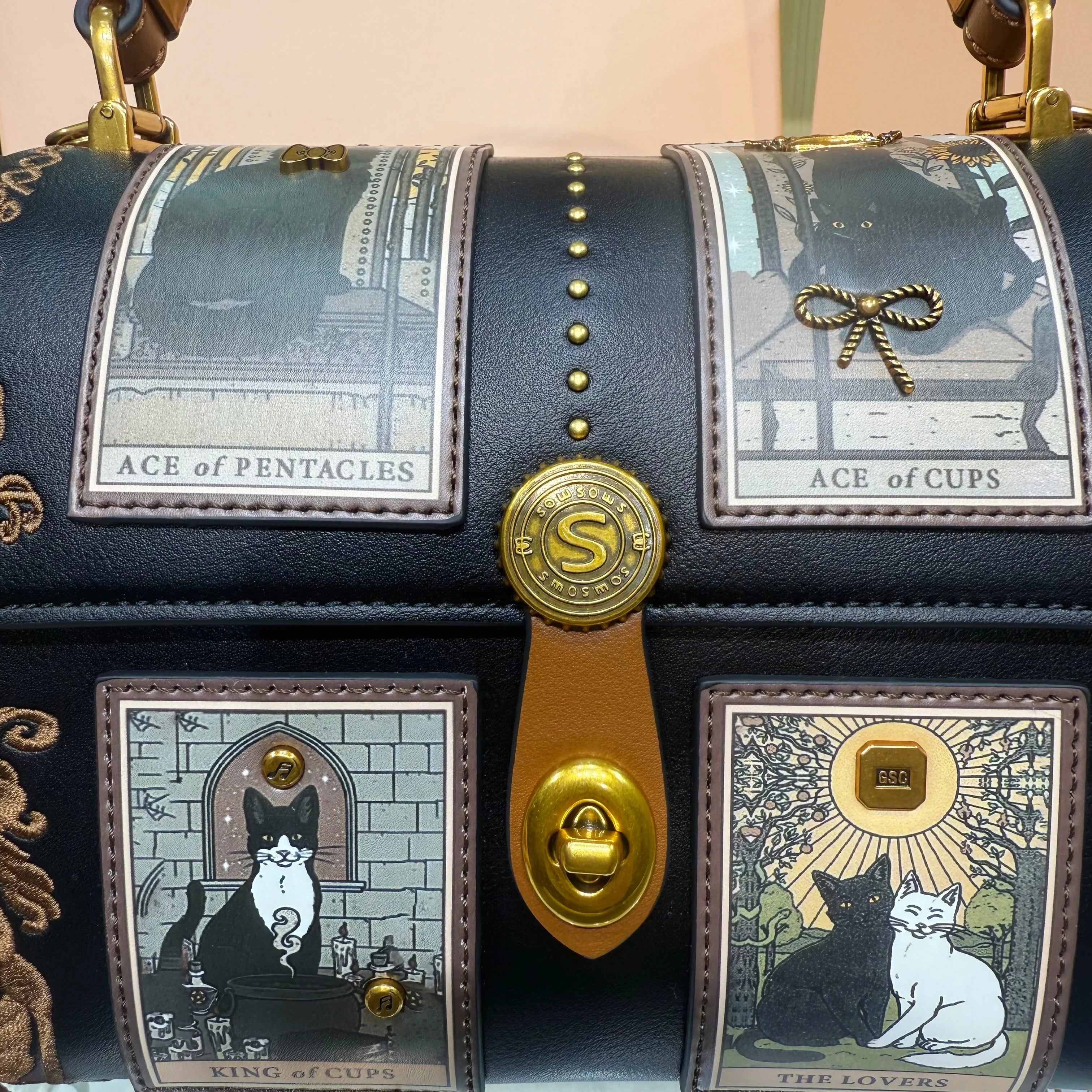 Luxury Designer Bags with Cute Cartoon Printing and Delicate Embroidery Design Vintage and New Fashion Shoulder Pillow Bag