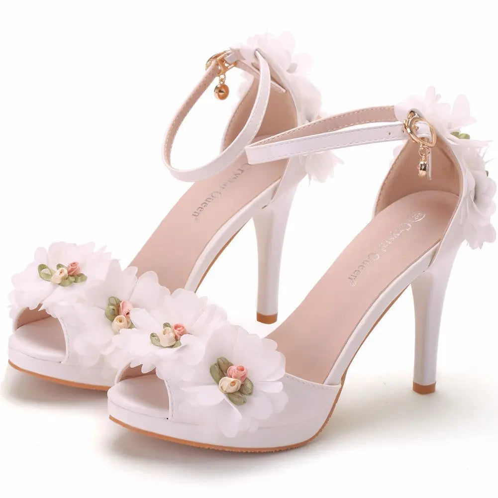 Summer new round-toed fish mouth white PU rhinestone lace flower wedding shoes banquet large size thin high-heeled women sandals
