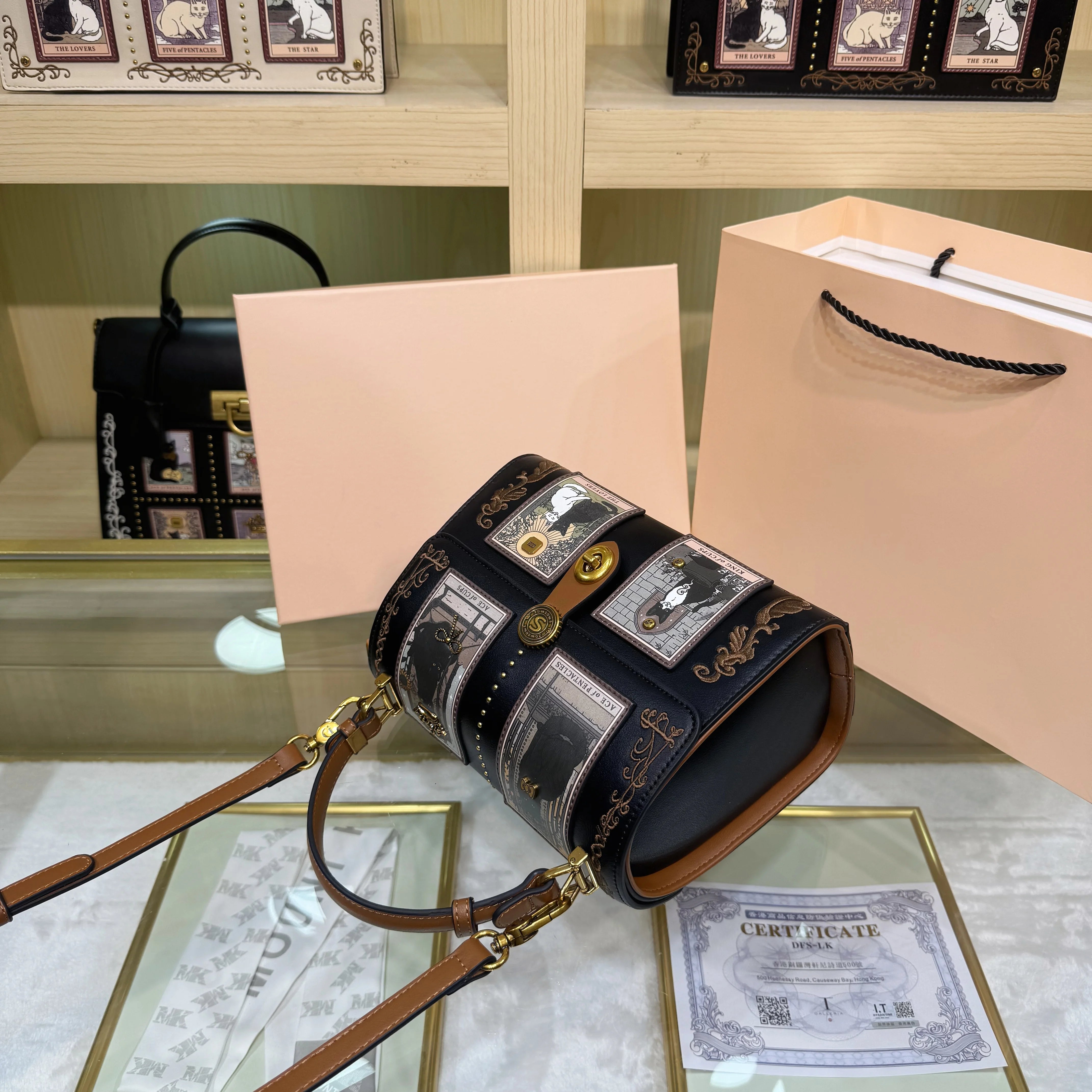 Luxury Designer Bags with Cute Cartoon Printing and Delicate Embroidery Design Vintage and New Fashion Shoulder Pillow Bag
