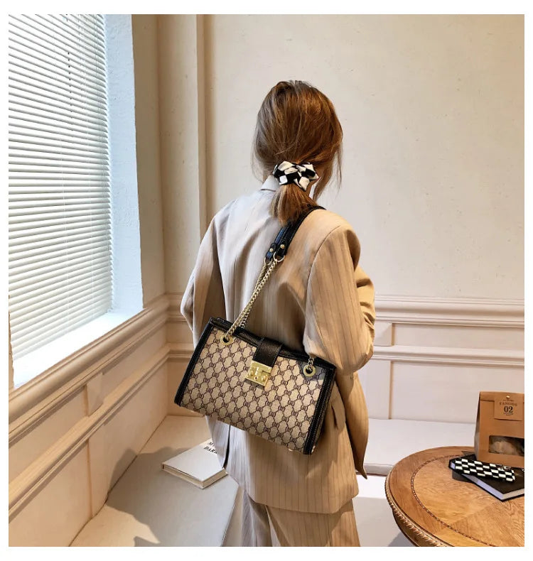 Women's Bag 2025 New Fashion European and American Retro Print Large Capacity Tote Bag Chain Shoulder Underarm Bag Wholesale