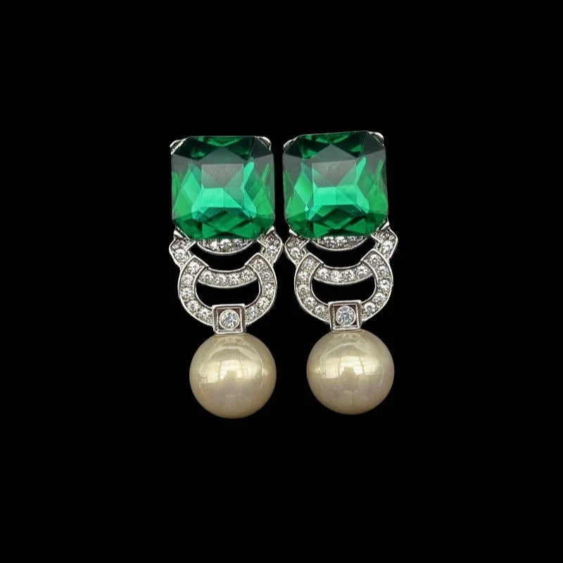European and American New Retro Elegant Gorgeous Court Temperament Champagne Versatile Emerald Pearl Stud Earrings Necklace Set