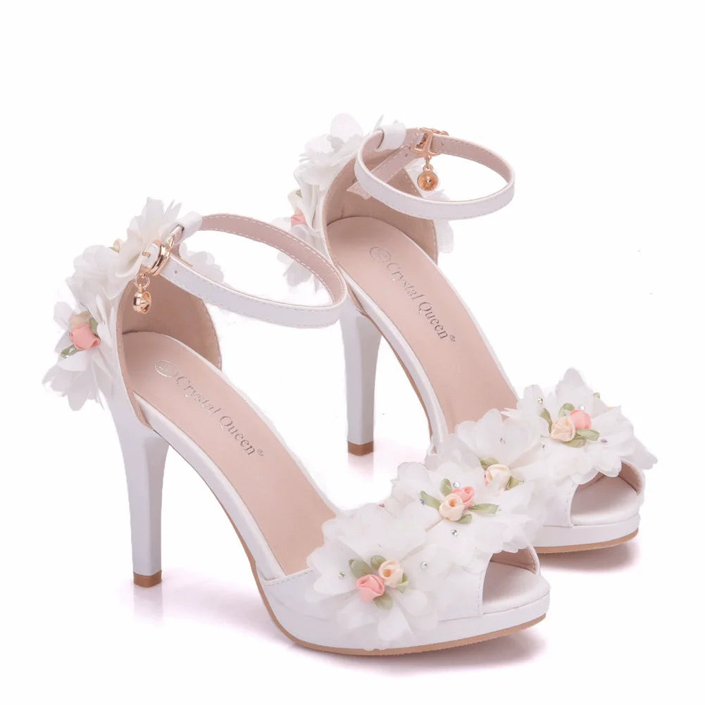 Summer new round-toed fish mouth white PU rhinestone lace flower wedding shoes banquet large size thin high-heeled women sandals