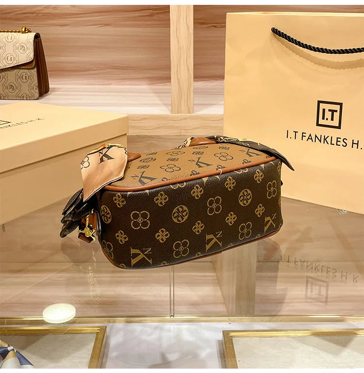 Brand women's handbag 2025 new autumn and winter high-end texture niche designer light luxury shoulder crossbody bag shell bag