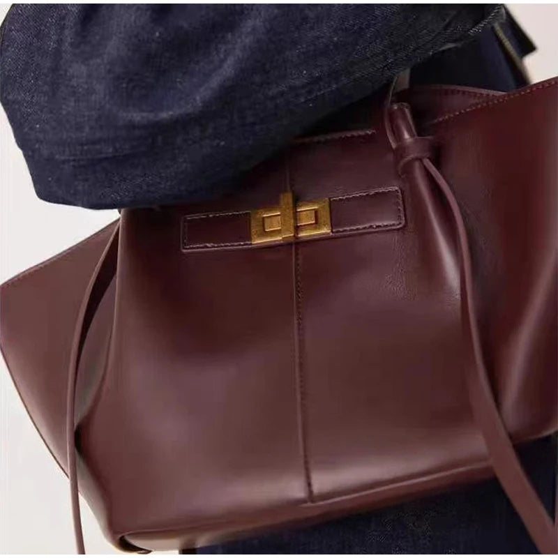 Brand Wing Shaped Handbag Luxury Gold Lock Buckle Design Tote Bag Women Large Capacity Shopping Bag Elegant Commute Underarm Bag