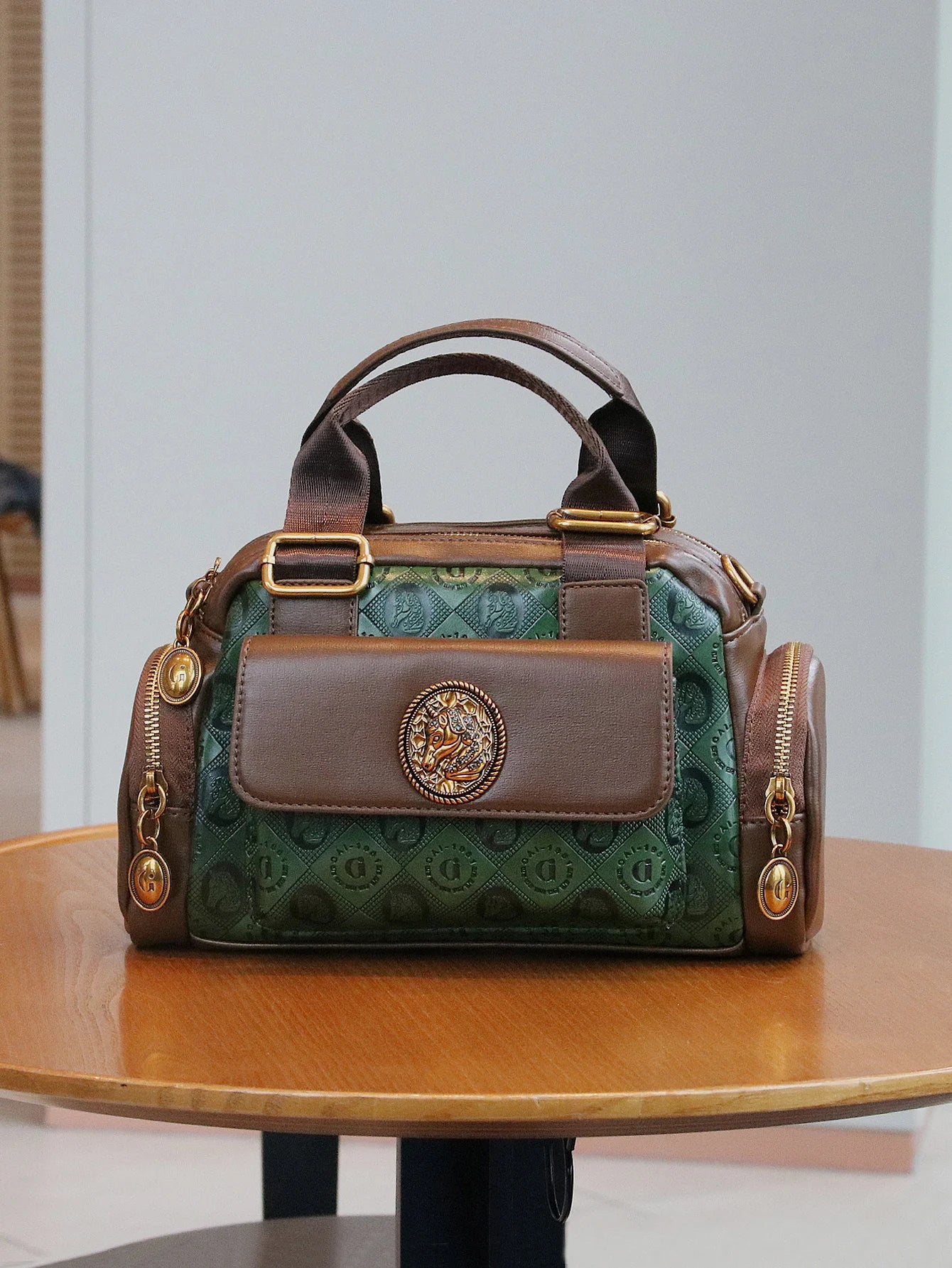 2024 new women's bag, fashionable multi-pocket style, casual and versatile handbag, retro green color matching shoulder bag, hig