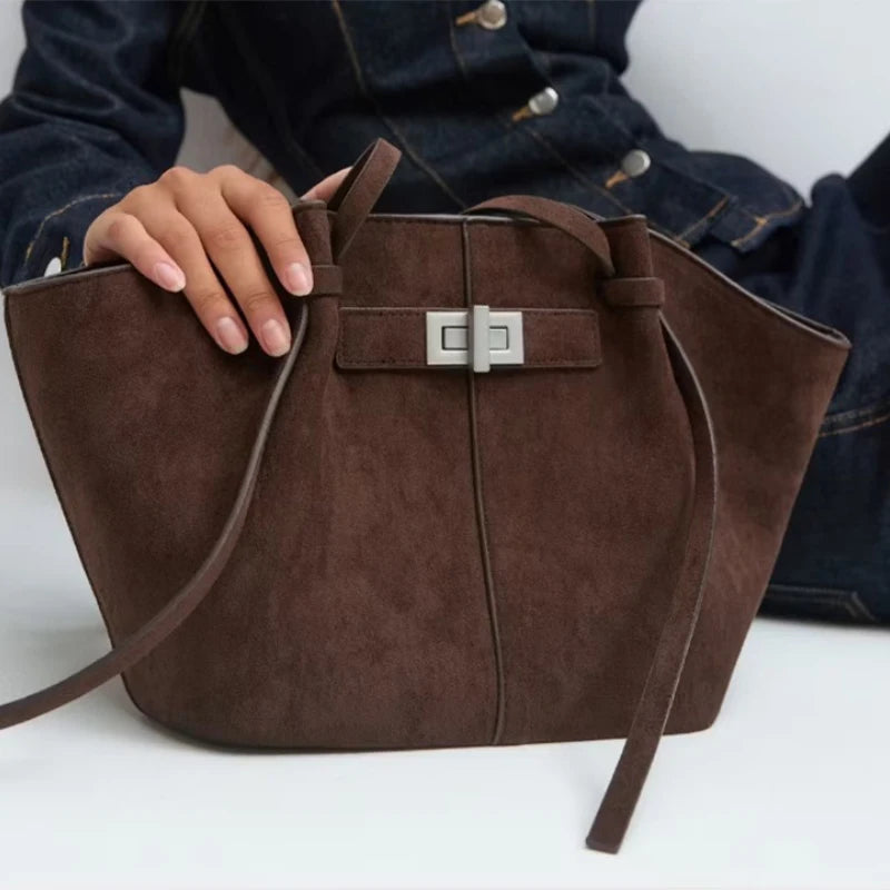 Brand Wing Shaped Handbag Luxury Gold Lock Buckle Design Tote Bag Women Large Capacity Shopping Bag Elegant Commute Underarm Bag