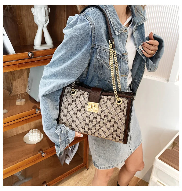 Women's Bag 2025 New Fashion European and American Retro Print Large Capacity Tote Bag Chain Shoulder Underarm Bag Wholesale