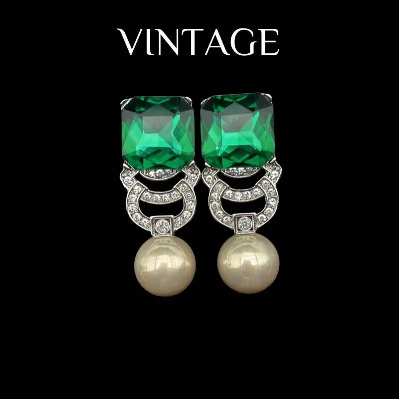 European and American New Retro Elegant Gorgeous Court Temperament Champagne Versatile Emerald Pearl Stud Earrings Necklace Set