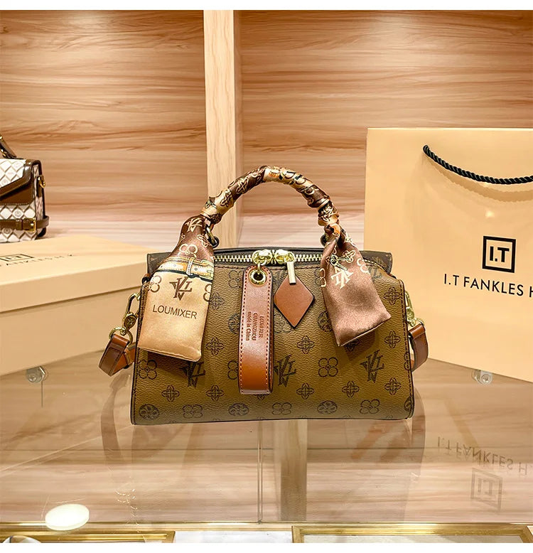 Brand women's handbag 2025 new autumn and winter high-end texture niche designer light luxury shoulder crossbody bag pillow bag